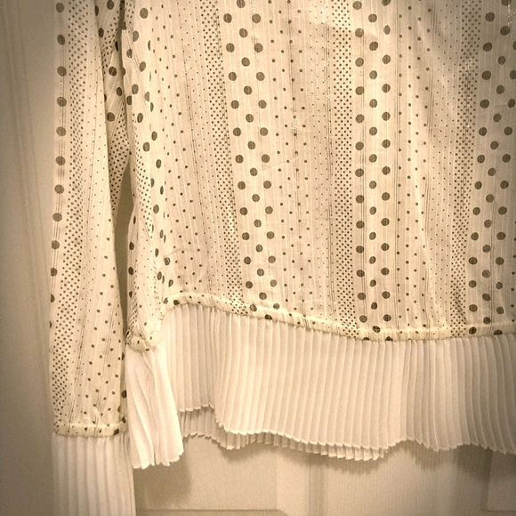 Very top - NWOT - Picture 4 of 7